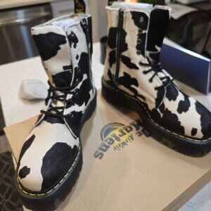 DR. MARTENS JADON HAIR-ON COW PRINT PLATFORM BOOTS WOMENS SIZE 10 mens 9 NEW